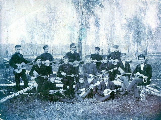 Wincenty Zalewski na Syberii (pierwszy z prawej).
