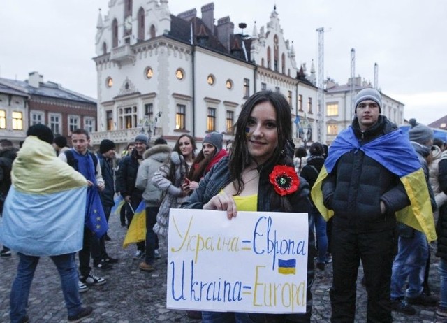 Młodzi Ukraińcy na Rynku w Rzeszowie.