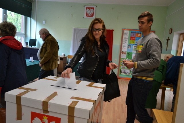 II tura wyborów w Jastrzębiu-Zdroju. W lokalach sporo ludzi [ZDJĘCIA]