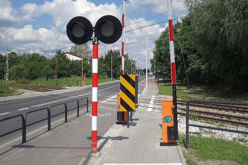 Wyremontowano również dwa przejazdy kolejowe. Powstał...