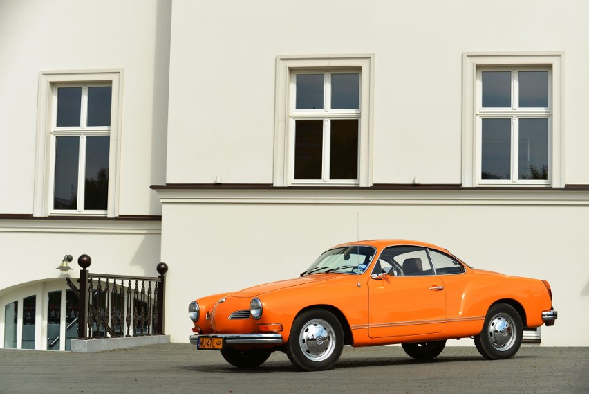 Volkswagen Karmann Ghia...