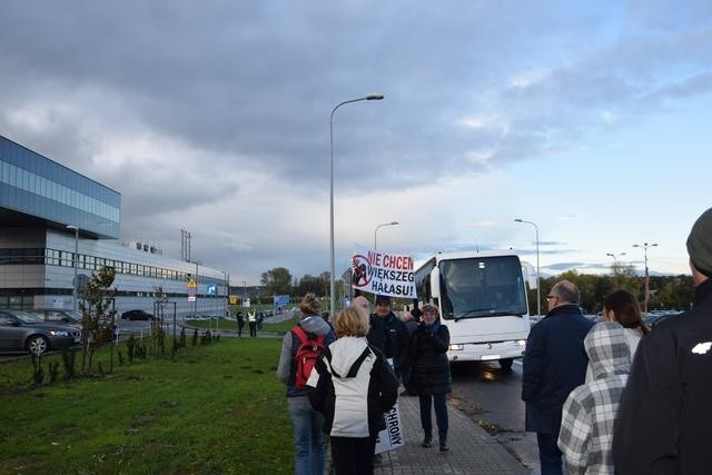 Lotnisko chce mieć nowy pas, mieszkańcy protestują [WIDEO]