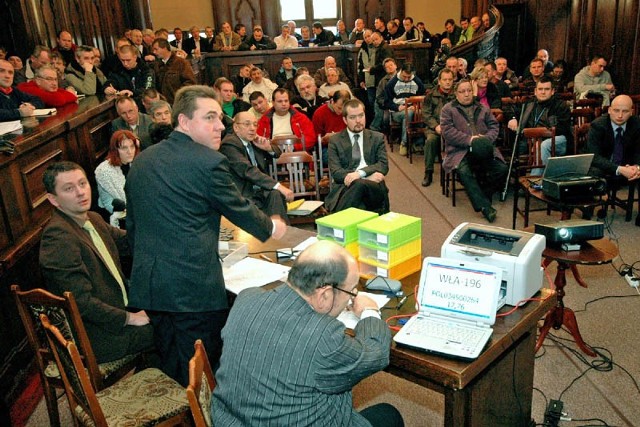 Rybacy, którzy zostaną w porcie otrzymają rekompensaty.