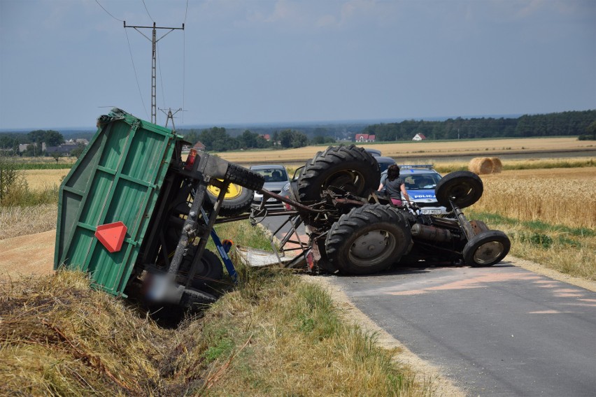 Tragedia w Wysokiej niedaleko Góry św. Anny. Traktor przewrócił się na dach. Kierujący nim rolnik zginął na miejscu.