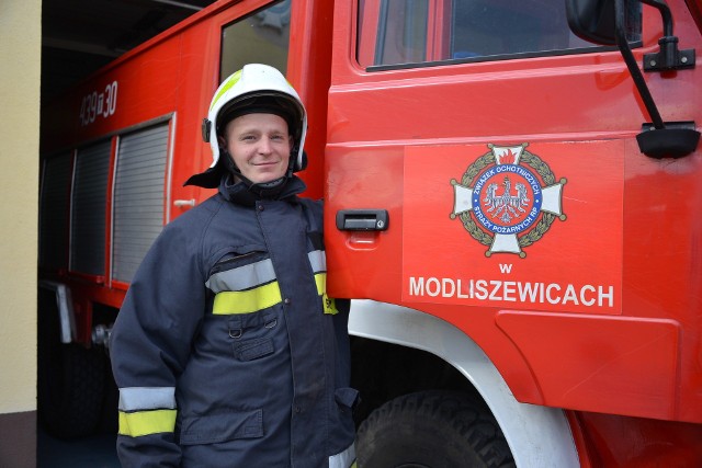 Łukasz Kowalski, strażak roku w powiecie koneckim.