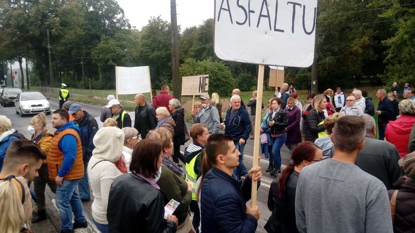 Przeciwko asfaltowni mieszkańcy protestowali we wrześniu...