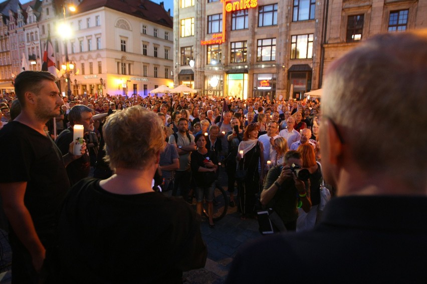 Protest w obronie sądów we Wrocławiu. "Precz z Kaczorem-dyktatorem" [ZDJĘCIA]