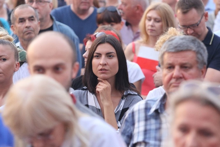 Wielka manifestacja w centrum Kielc „Wolne Sądy” z tysiącami uczestników  