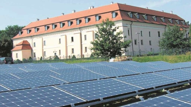 Niepołomicki zamek jest pierwszym zabytkiem w regionie zaopatrzonym w fotowoltaikę. Ogniw jest 500