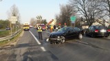 Wypadek na krajowej 10. Ambulans na sygnale zderzył się z bmw [zdjęcia]