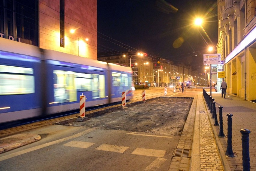 Wrocław: Ulica Piłsudskiego niespodziewanie zamknięta. Są utrudnienia [ZDJĘCIA]