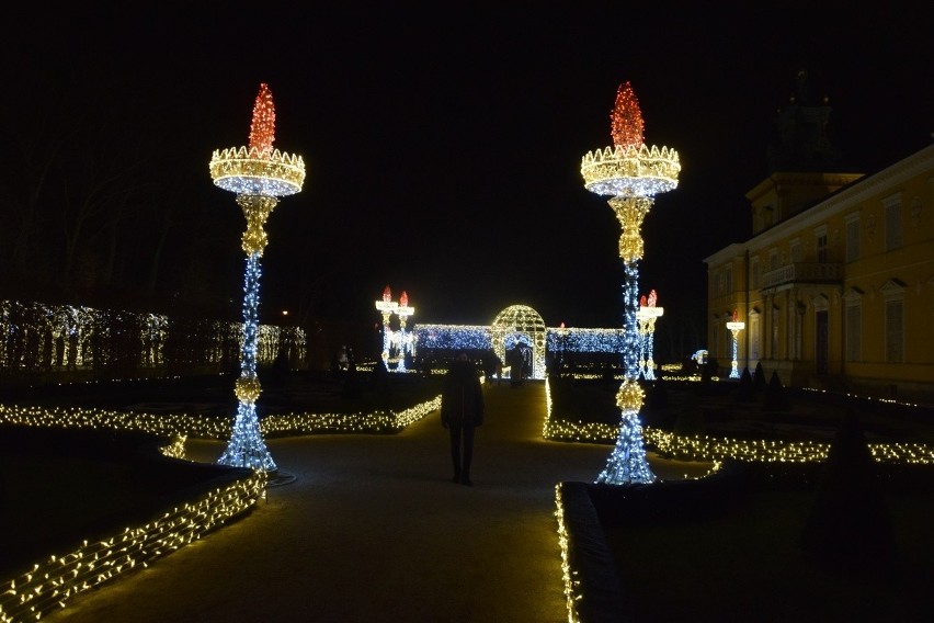 Tysiące światełek na królewskim dworze. Rozświetlona wystawa 120 kilometrów od Łodzi ZDJĘCIA