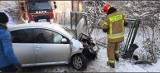 Wypadek w Myślcu w gm. Stary Sącz. Samochód uderzył w ogrodzenie i blokował gminną drogę 