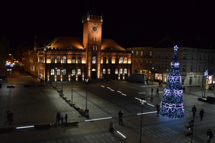 Plac Wolność w Szczecinku w świątecznej odsłonie. A w sobotę jarmark [zdjęcia, wideo]