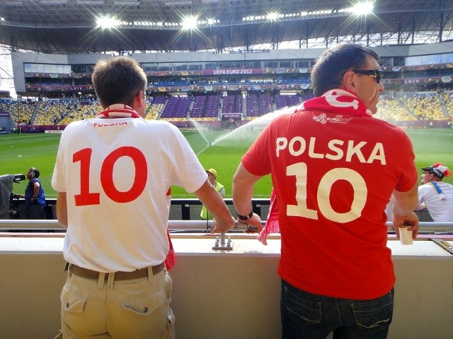 Polscy kibice we Lwowie na meczu Dania - Portugalia