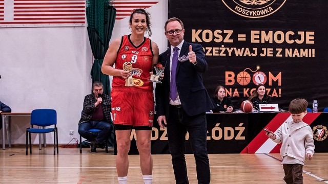 Ewelina Gala i prezes ŁZKosz Bartłomiej Wojdak