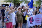 Kolejne protesty w Poznaniu w sprawie „lex TVN”. Na placu Wolności pojawili się przeciwnicy ustawy 