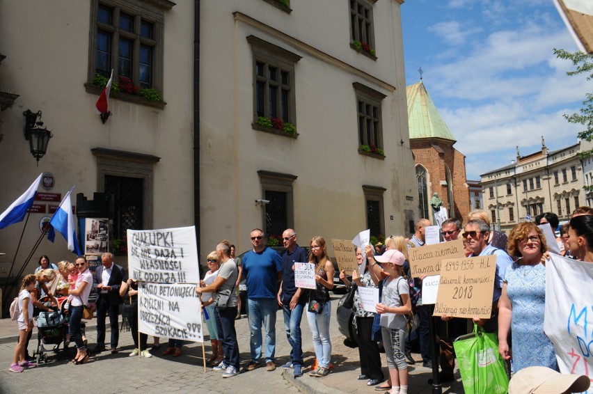 Wielki plan dla zieleni. Mieszkańcy protestują i atakują prezydenta. Ułożyli wierszyk