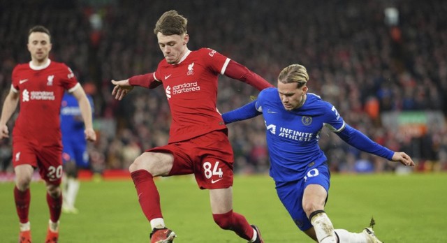 Chelsea z Liverpoolem o pierwsze trofeum. Trudny sprawdzian Bayernu