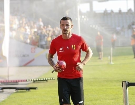 Adam Frączczak za porozumieniem stron rozwiązał kontrakt z Koroną Kielce. Może trafić do Kotwicy Kołobrzeg. Został tylko Roberto Corral