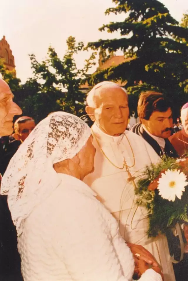 Białystok 5 czerwca 1991 r. Spotkanie z papieżem Janem  Pawłem II po odsłonięciu pomnika ks. Popiełuszki