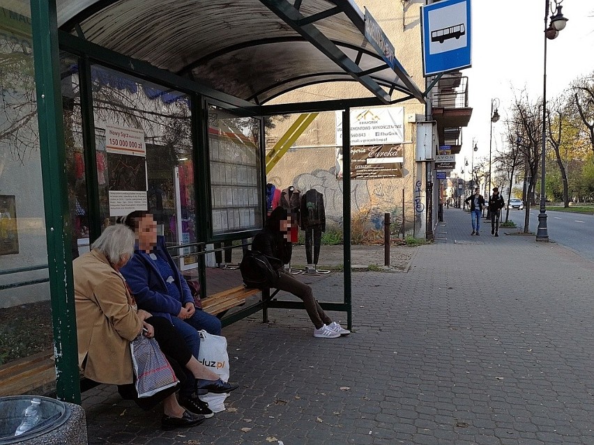 Prezydent Handzel oplakatował przystanki autobusowe. Straszy „złym przedsiębiorcą”, przez którego miasto może stracić 150 mln zł