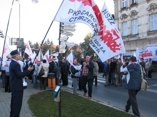 14 października kolejarze &#8211; związkowcy blokowali ulice w centrum Przemyśla. Na czwartek zapowiadają blokadę wylotówki w kierunku przejścia granicznego w Medyce.