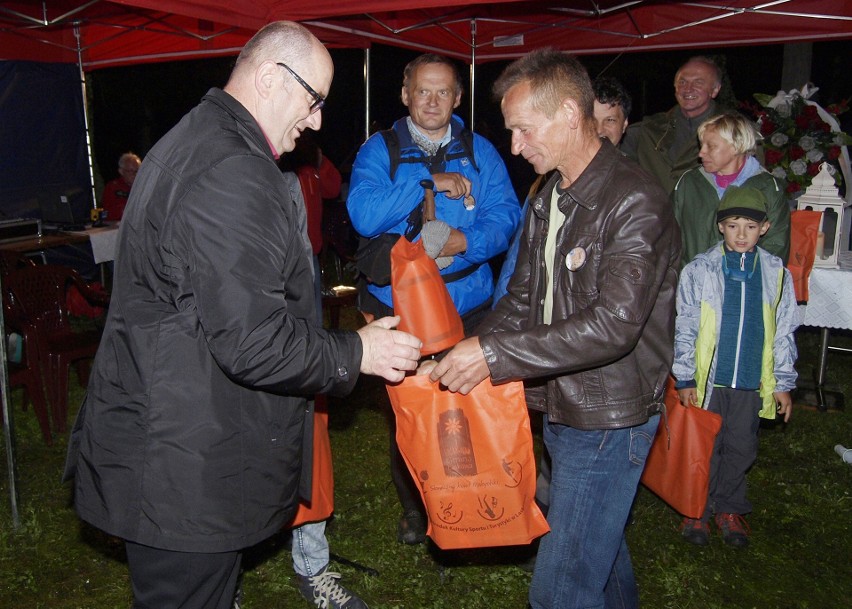 Odkryj Beskid Wyspowy. W sobotni deszczowy wieczór pokonali Korab, a w niedzielny słoneczny poranek wspięli się na Jaworz