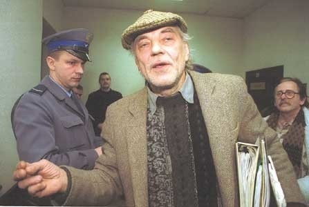 Radny powiatowy Jerzy I. został doprowadzony do sądu przez policję