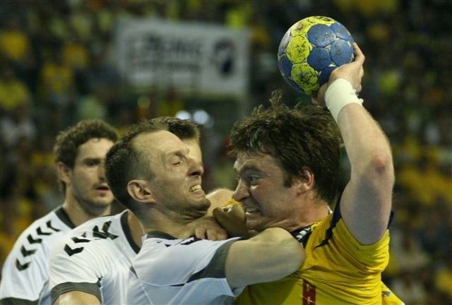 Rastko Stojković (z prawej) zdobył jedną bramkę dla Vive.