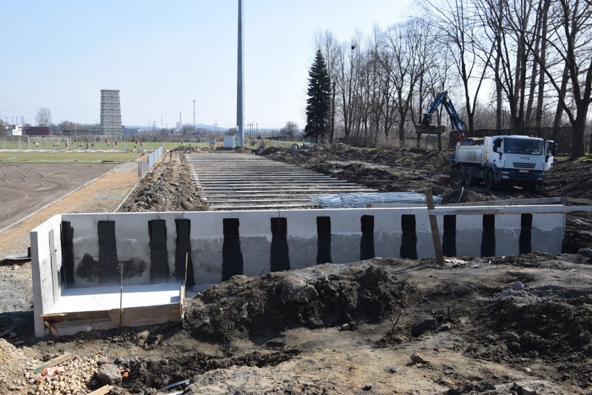 Na stadionie Rakowa Częstochowa rozpoczęto rozkładanie...