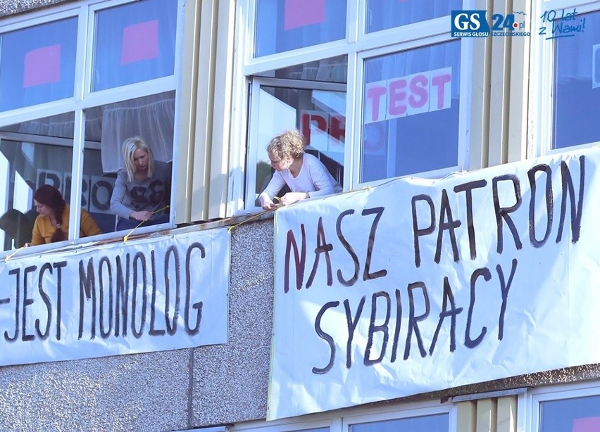 Protest nauczycieli w Szczecinie. Chcą liceum na prawobrzeżu 