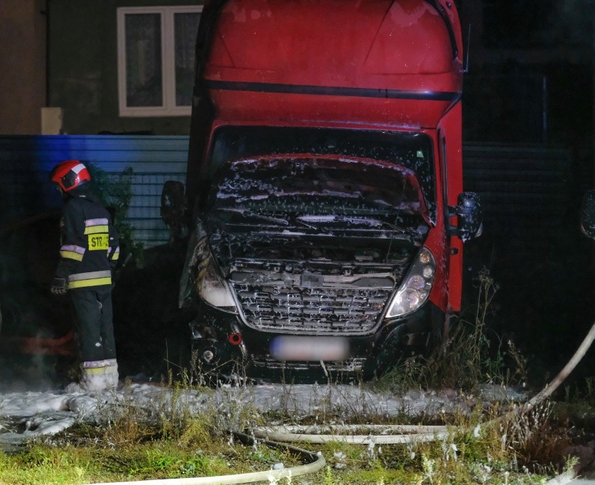 Pożar w komisie samochodowym w Ostrowie pod Przemyślem...