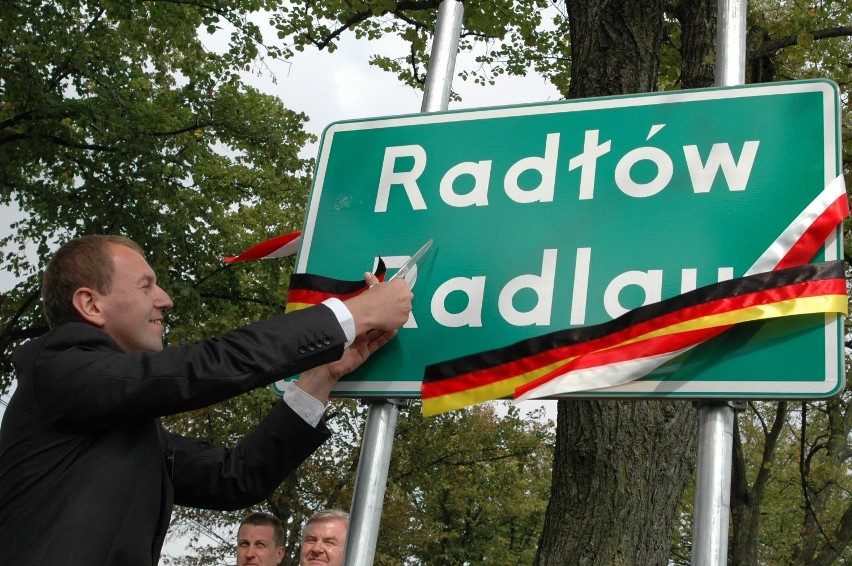 Radłów był pierwszą gminą w Polsce z dwujęzycznymi tablicami...