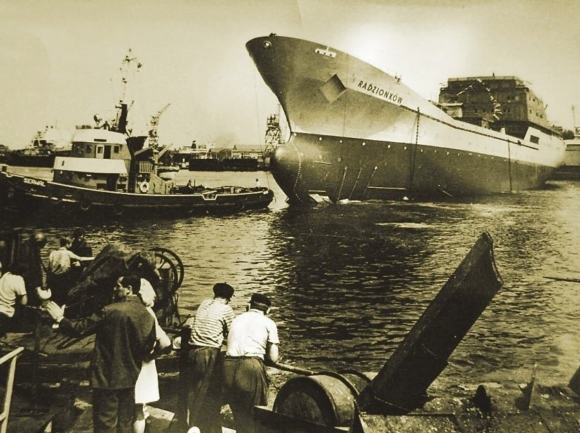 Statek Radzionków podczas wodowania w 1972 roku