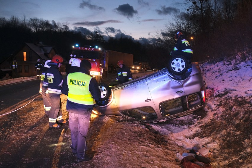 Trudne warunki drogowe panują na drodze krajowej nr 28. Na...