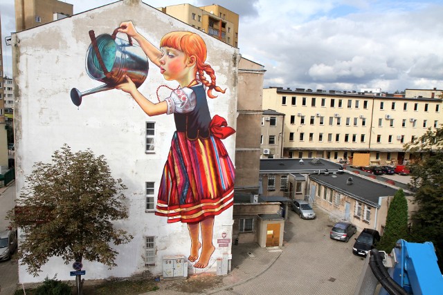 Jeden z najbardziej znanych i lubianych murali na świecie to „Dziewczynka z konewką” która powstała w 2012 roku z inicjatywy Podlaskiego Instytutu Kultury i która zajmuje zaszczytne miejsce we wszystkich przewodnikach z zakresu street art.