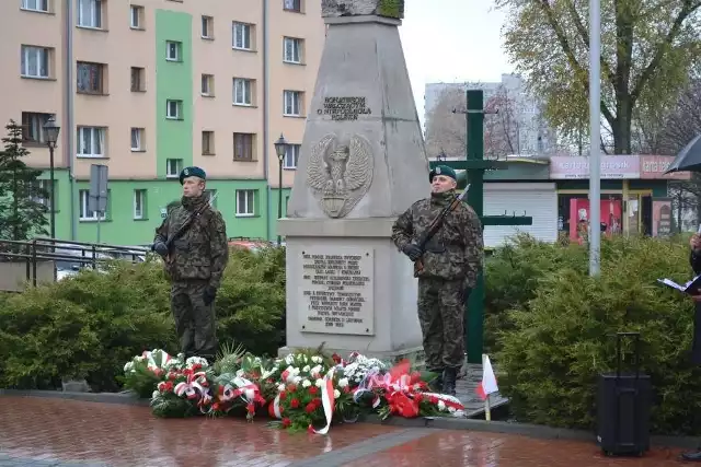 Uroczystości niepodległościowe na placu Bema w dzielnicy Gołonóg