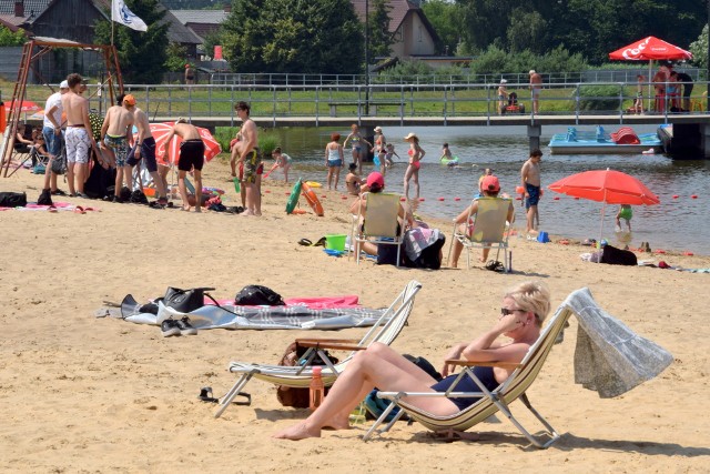 Wspaniała pogoda ściągnęła w czwartek, 8 lipca tłumy na zalew w Borkowie. Mnóstwo osób wypoczywało na plaży. Nie zabrakło także chętnych na zażycie ochłody w wodzie.Zobacz więcej na kolejnych slajdach >>>