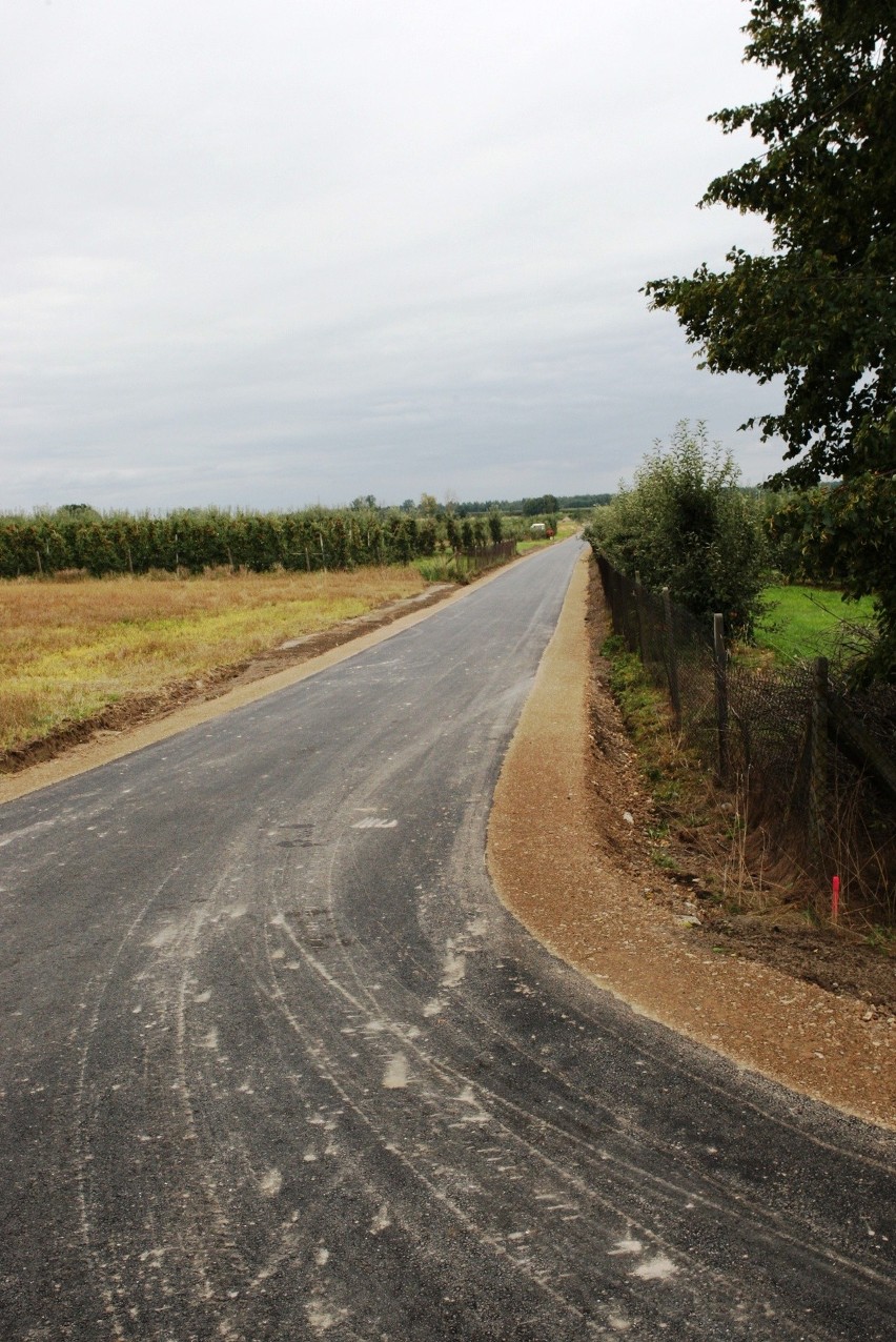 Przebudowa drogi dojazdowej w Wale, w gminie Nowe Miasto nad Pilicą zakończona. Zobacz zdjęcia 
