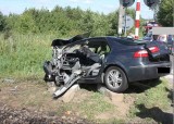 Lubień Kujawski: Samochód wjechał na przejazd kolejowy. Doszło do zderzenia [ZDJĘCIA]