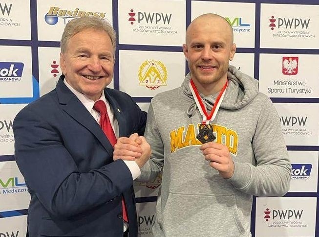Bartłomiej Słowak odebrał gratulacje od Andrzeja Suprona.