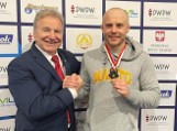 Bartłomiej Słowak z Kielc zdobył brązowy medal na mistrzostwach Polski w zapasach w Pelplinie. Wcześniej odnosił sukcesy w judo