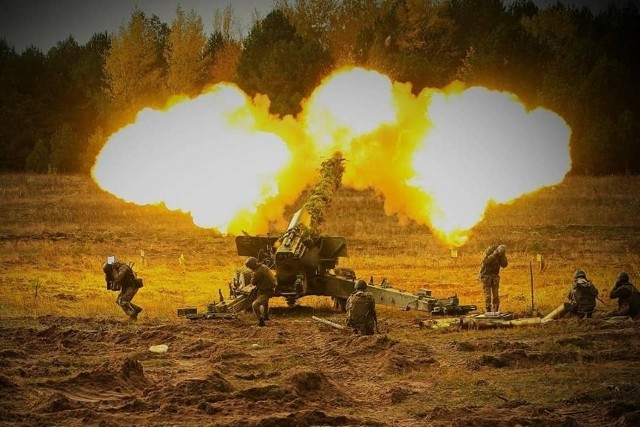 ISW ocenia, że siły rosyjskie wykorzystują niedobór amunicji na Ukrainie i niezdolność do przeprowadzenia wystarczających przeciwuderzeń.