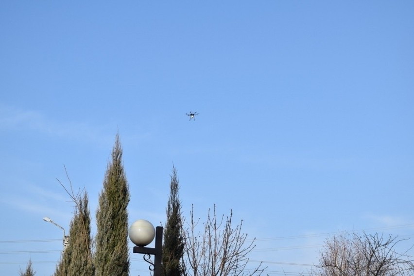 Próbny lot drona badającego poziom zanieczyszczeń powietrza