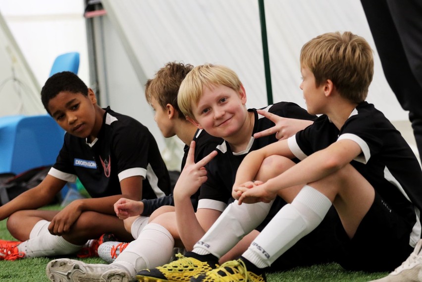 Akademia Kreatywnego Futbolu Poznań ma ambitne cele i podąża w dobrym kierunku. Stawiają na świetną bazę - halę PLEK i kadrę trenerską