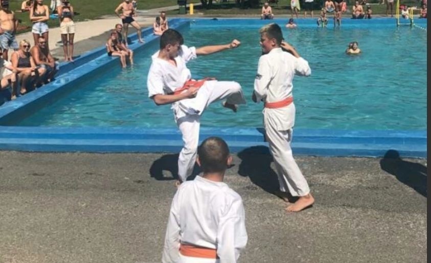 Zakończenie sezonu letniego i pokaz karate na Basenie Letnim w Kielcach. Imprezę przygotowali Miejski Ośrodek Sportu i Rekreacji i SHIRO