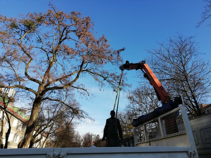 Pomnik księdza Jankowskiego został ostatecznie zdemontowany w piątek 8 marca 2019 roku