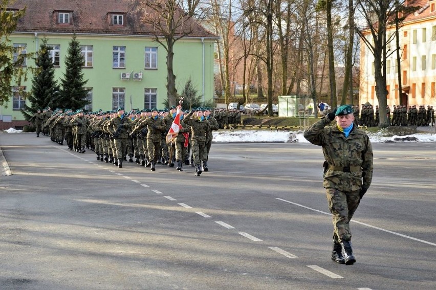 Uroczystą zbiórką z udziałem sztandaru jednostki, kompanii...