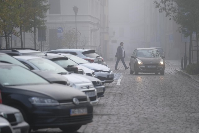 Zatłoczone toruńskie parkingi